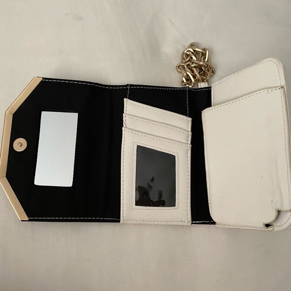 New without tags Guess wristlet - Picture 2 of 5